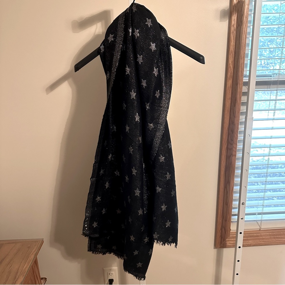 Ann Taylor Shimmer Star Scarf Silver Black